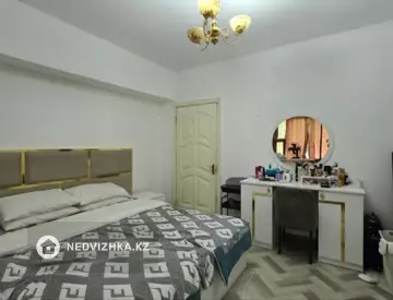 3-комнатная квартира, этаж 1 из 5, 74 м², миниатюра 1