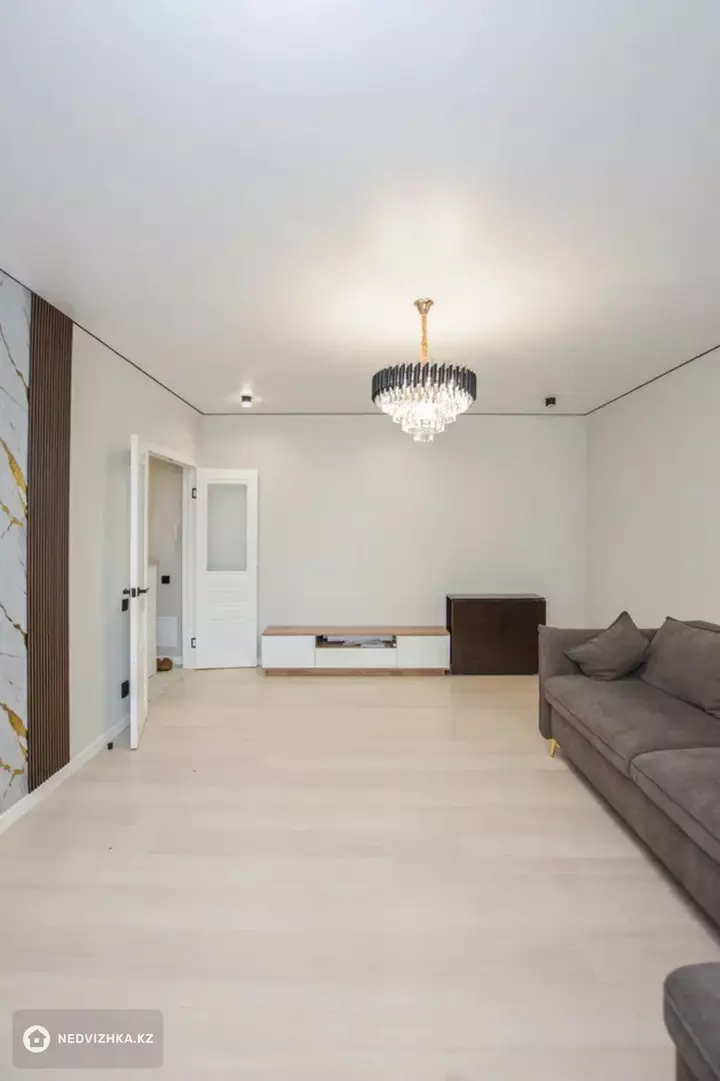 2-комнатная квартира, этаж 5 из 14, 65 м², фотография 3