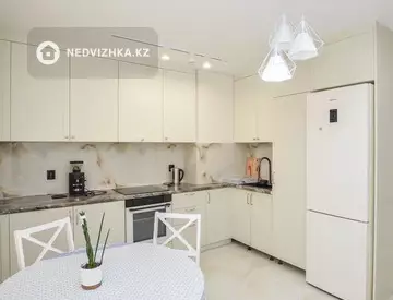 2-комнатная квартира, этаж 5 из 14, 65 м², миниатюра 10