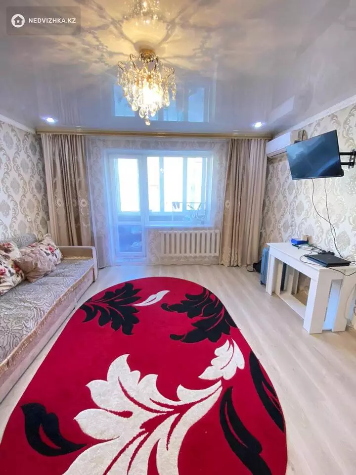 3-комнатная квартира, этаж 5 из 5, 64 м², фотография 2