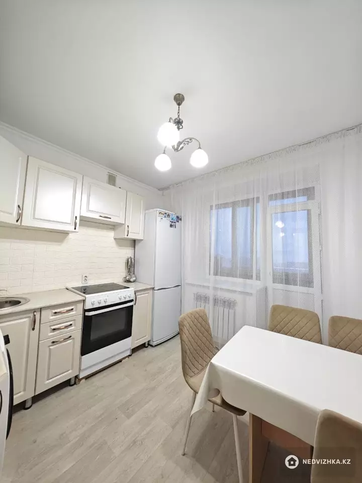 2-комнатная квартира, этаж 10 из 10, 50 м², фотография 3