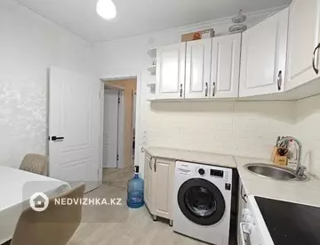2-комнатная квартира, этаж 10 из 10, 50 м², миниатюра 2