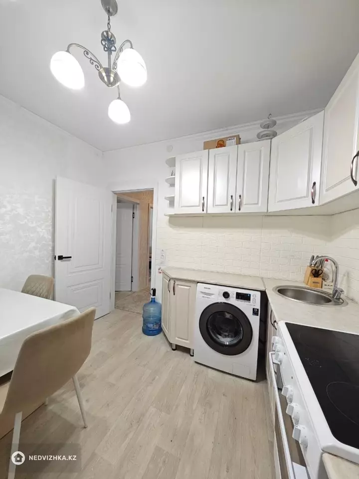 2-комнатная квартира, этаж 10 из 10, 50 м², фотография 2