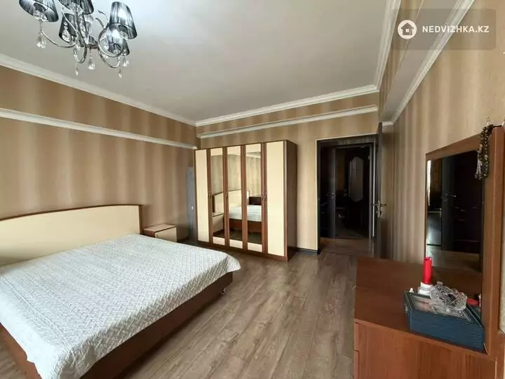 3-комнатная квартира, этаж 2 из 5, 97 м², фотография 2