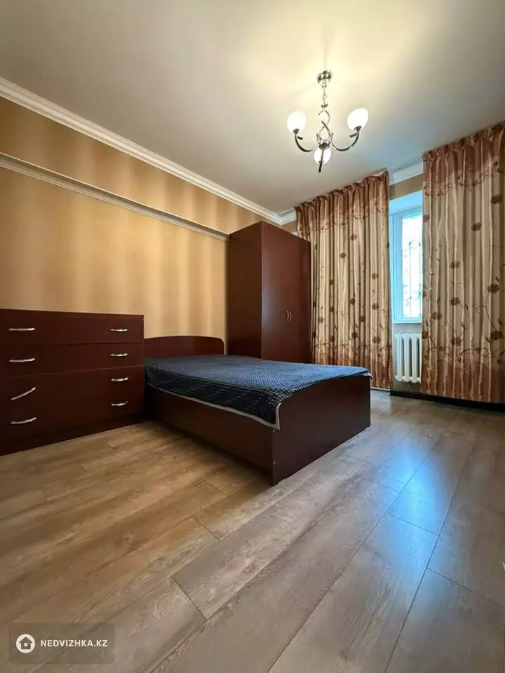 3-комнатная квартира, этаж 2 из 5, 97 м², фотография 4