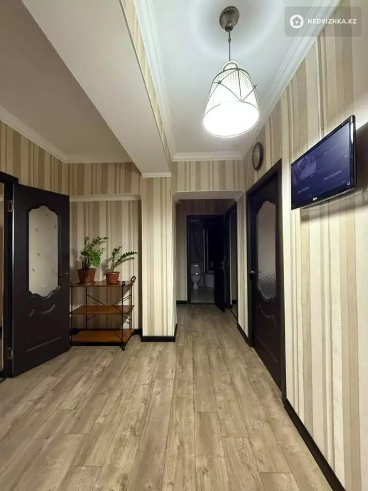 3-комнатная квартира, этаж 2 из 5, 97 м², фотография 5
