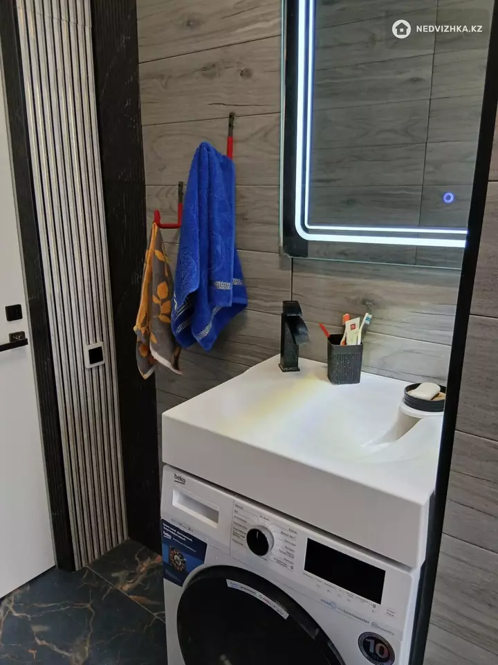 2-комнатная квартира, этаж 15 из 16, 63 м², фотография 2