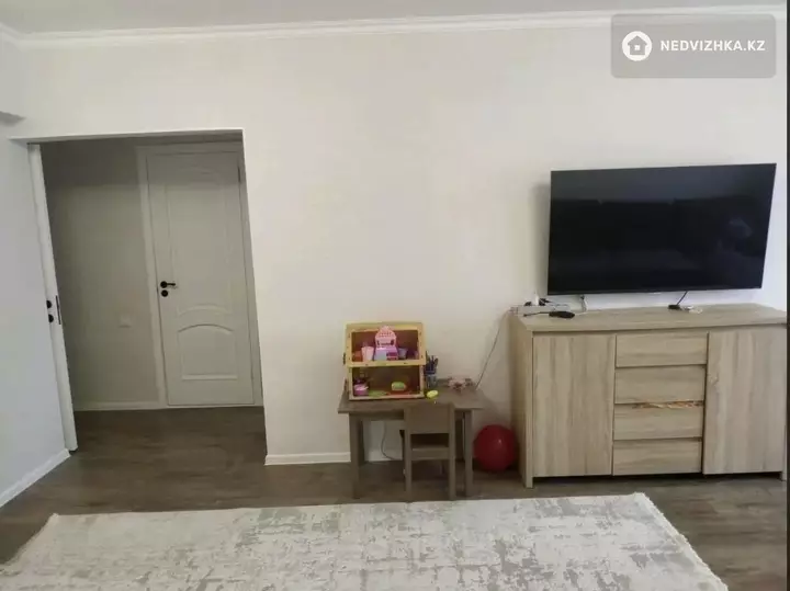 3-комнатная квартира, этаж 2 из 3, 67 м², фотография 2