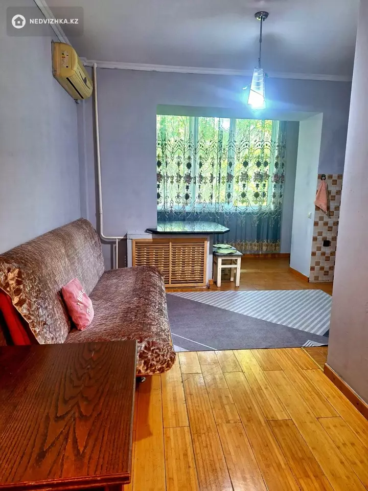 1-комнатная квартира, этаж 3 из 9, 40 м², Посуточно, фотография 4