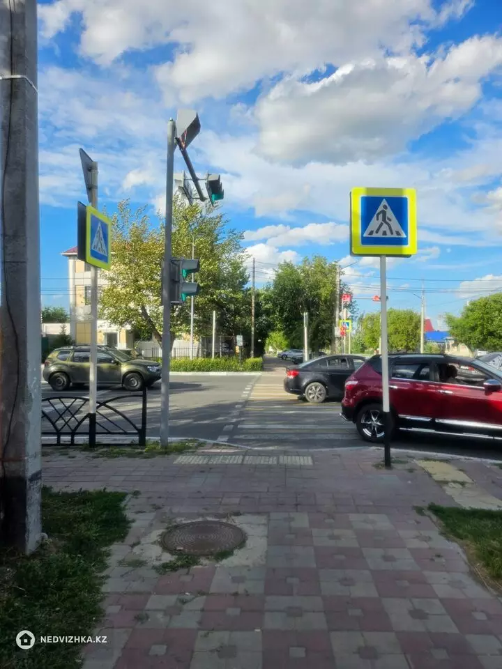 кеңселер, білім орталықтары т.б., қабат 2 барлық қабат саны 3, 13 м², На длительный срок