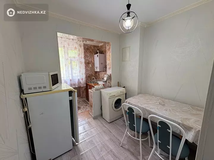 1-комнатная квартира, этаж 1 из 5, 35 м², Посуточно, фотография 3