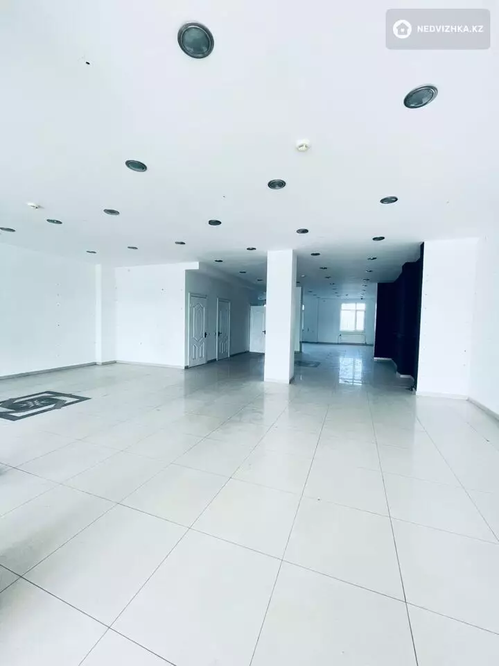 Офис, Магазин и др., этаж 1 из 12, 180 м², фотография 2