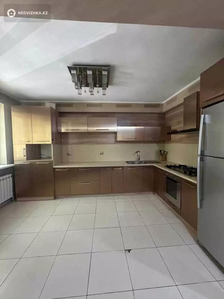 2-комнатная квартира, этаж 2 из 5, 88 м², фотография 3