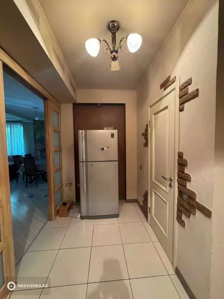 2-комнатная квартира, этаж 2 из 5, 88 м², фотография 4