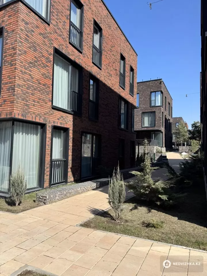 3-комнатная квартира, этаж 3 из 3, 120 м², фотография 3