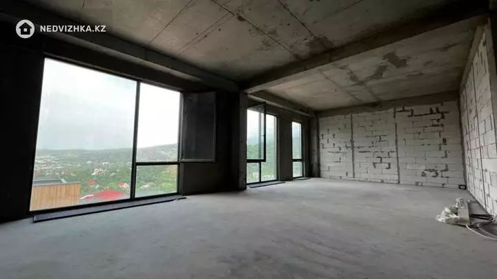 3-комнатная квартира, этаж 3 из 3, 75 м², фотография 4