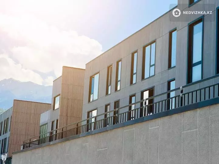 3-комнатная квартира, этаж 3 из 3, 75 м², фотография 3