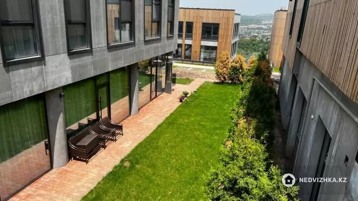 3-комнатная квартира, этаж 3 из 3, 75 м², фотография 2