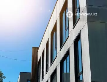4-комнатная квартира, этаж 3 из 3, 178 м², миниатюра 4