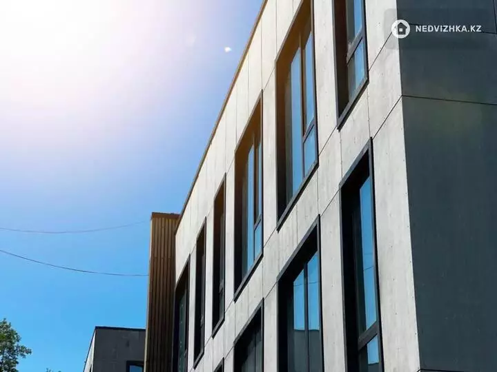 4-комнатная квартира, этаж 3 из 3, 178 м², фотография 4