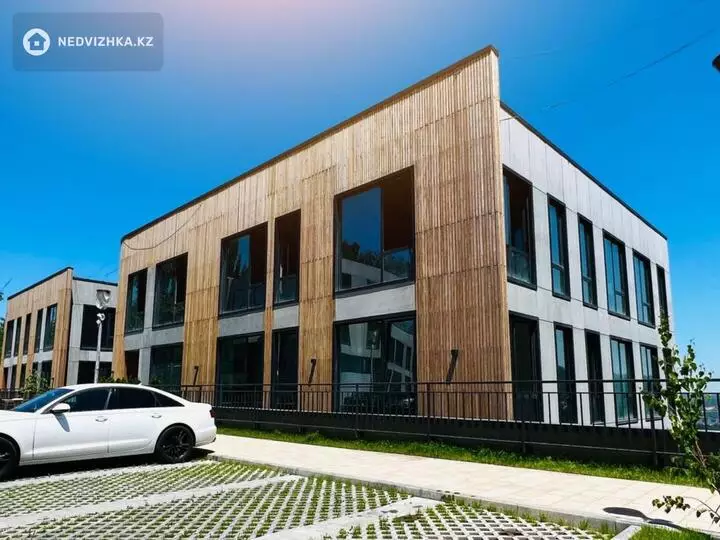 4-комнатная квартира, этаж 3 из 3, 178 м², фотография 5
