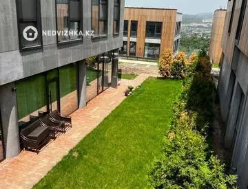 4-комнатная квартира, этаж 3 из 3, 178 м², миниатюра 1