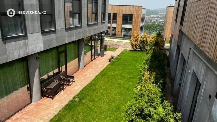 4-комнатная квартира, этаж 3 из 3, 178 м²
