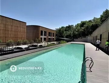 4-комнатная квартира, этаж 3 из 3, 178 м², миниатюра 2