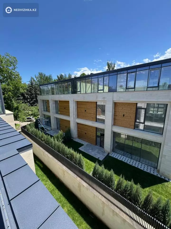 6-комнатная квартира, этаж 1 из 3, 450 м², фотография 3