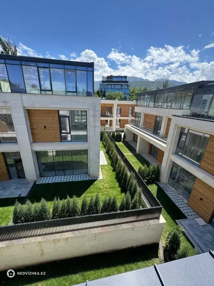 6-комнатная квартира, этаж 1 из 3, 450 м²