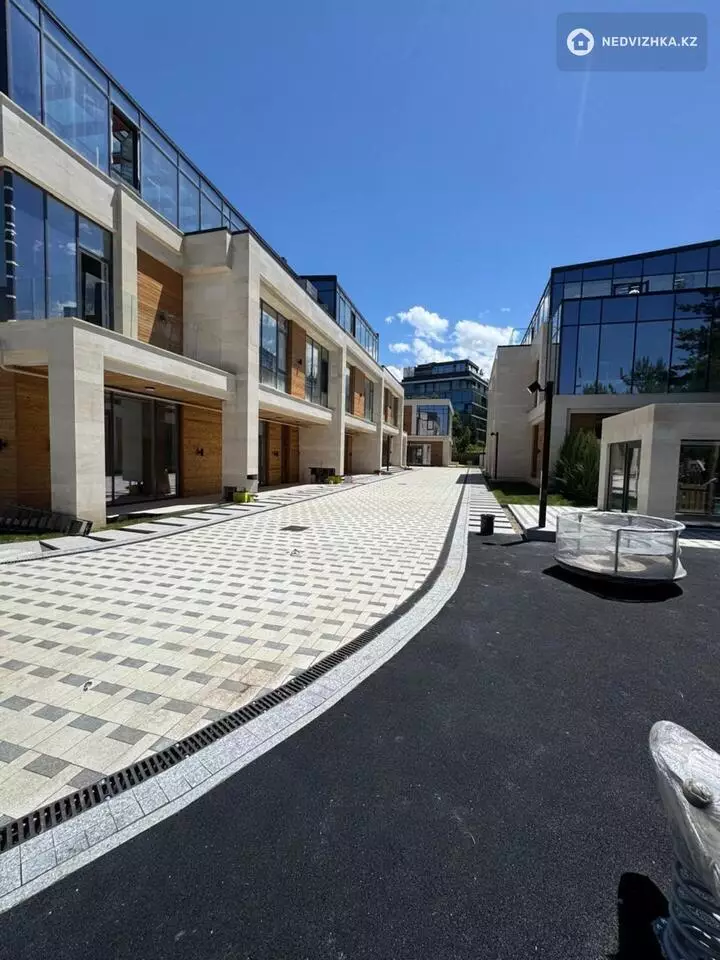 6-комнатная квартира, этаж 1 из 3, 450 м², фотография 5