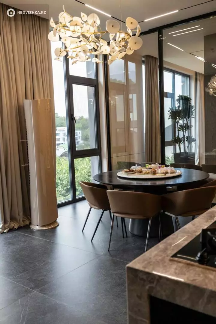 6-комнатная квартира, этаж 1 из 3, 650 м², фотография 4