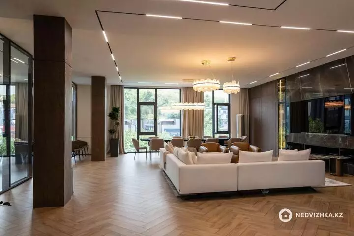 6-комнатный таунхаус, 3 соток, 650 м², фотография 2
