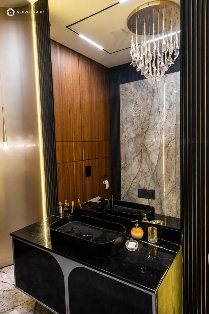 6-комнатный таунхаус, 3 соток, 650 м²