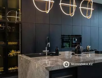 6-бөлмелі үй, 3 соттық, 650 м², 3-нобай