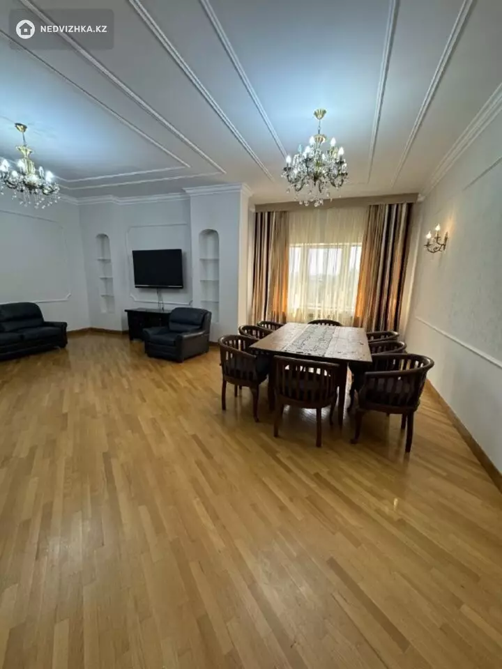 7-комнатная квартира, этаж 5 из 6, 385 м², фотография 4