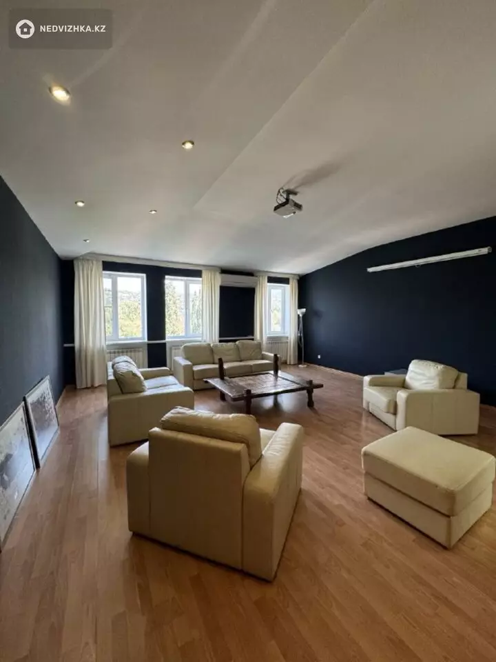 7-комнатная квартира, этаж 5 из 6, 385 м², фотография 2