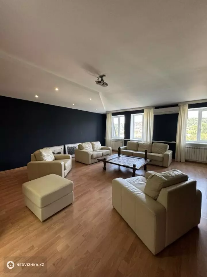 7-комнатная квартира, этаж 5 из 6, 385 м²