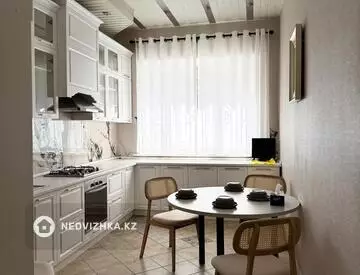7-бөлмелі үй, 8 соттық, 480 м², 1-нобай