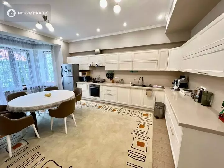 6-комнатный дом, 10 соток, 435 м²