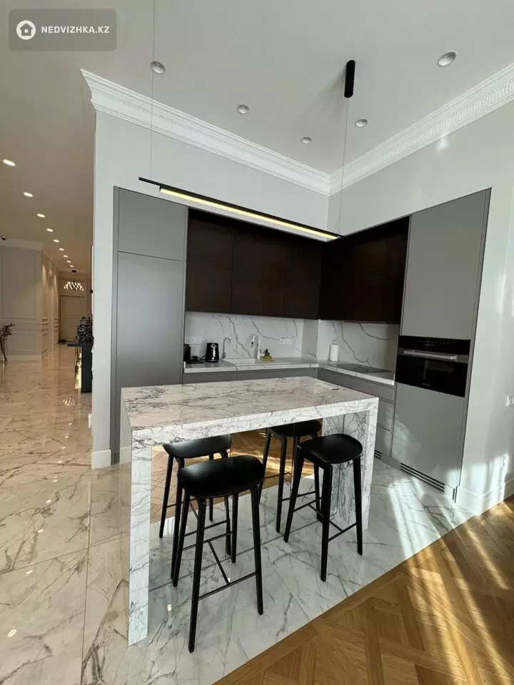 4-комнатная квартира, этаж 1 из 3, 262 м², фотография 4