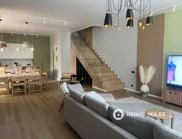 5-комнатная квартира, этаж 1 из 3, 300 м²
