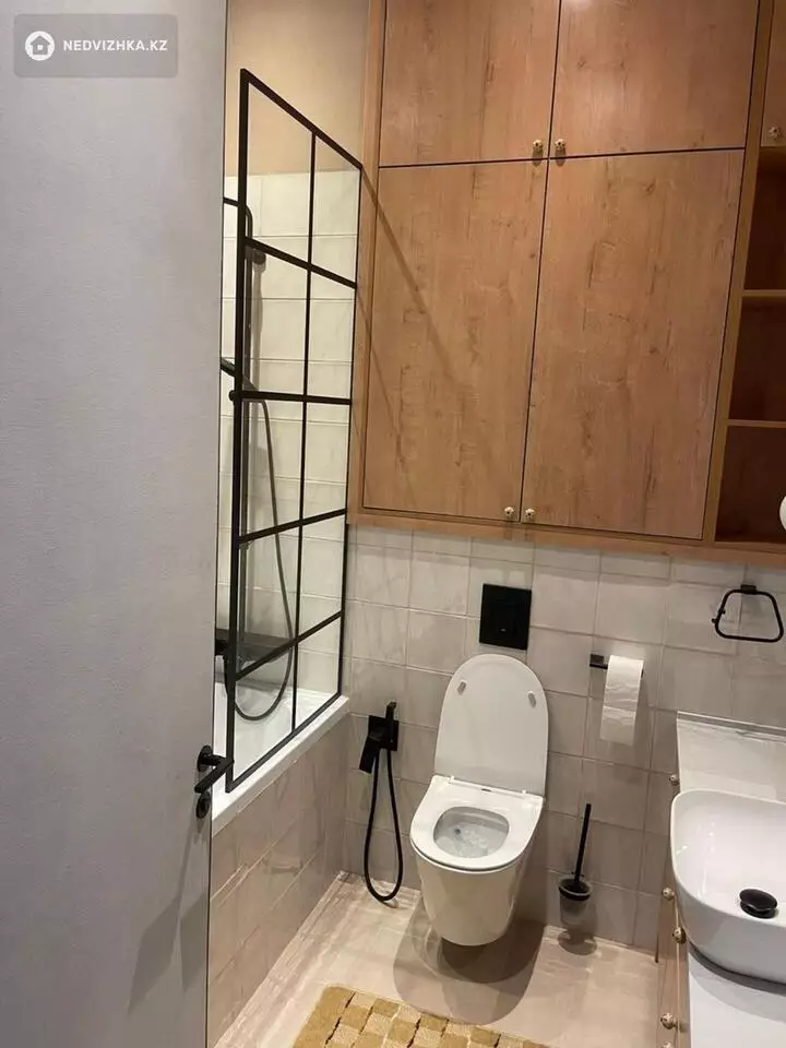 5-комнатная квартира, этаж 1 из 3, 300 м², фотография 4