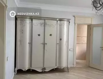 5-комнатная квартира, этаж 5 из 7, 280 м², На длительный срок