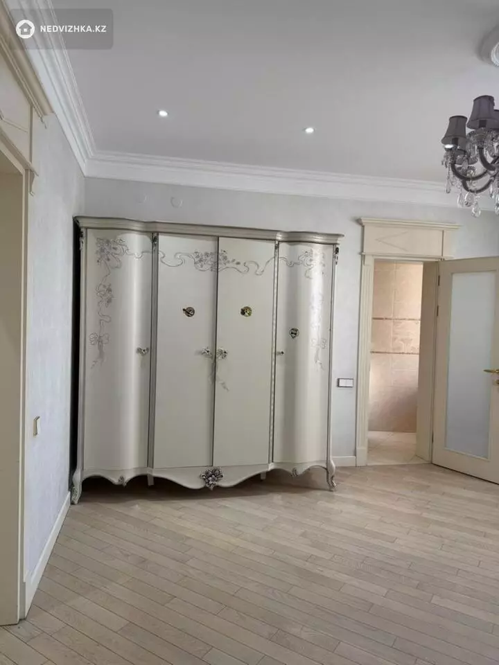 5-комнатная квартира, этаж 5 из 7, 280 м², На длительный срок, фотография 3