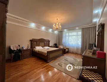 5-комнатная квартира, этаж 4 из 5, 209 м², миниатюра 2