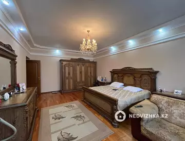 5-комнатная квартира, этаж 4 из 5, 209 м², миниатюра 3