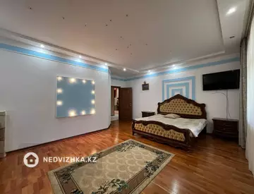 5-комнатная квартира, этаж 4 из 5, 209 м², миниатюра 1