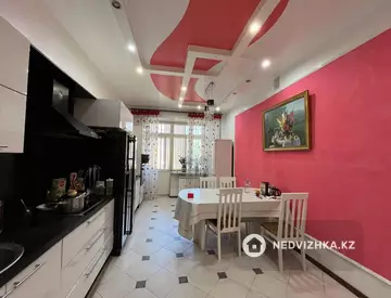 5-комнатная квартира, этаж 4 из 5, 209 м², миниатюра 7
