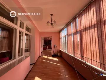 5-комнатная квартира, этаж 4 из 5, 209 м², миниатюра 11